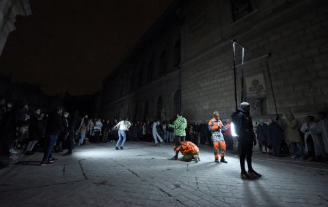 danse de nuit - cour du Louvre Paris