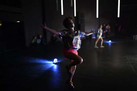 Jessica Batut (10000 gestes) in La Ruée - TNB Rennes, Centre Européen Théâtral et Chorégraphique, 2018